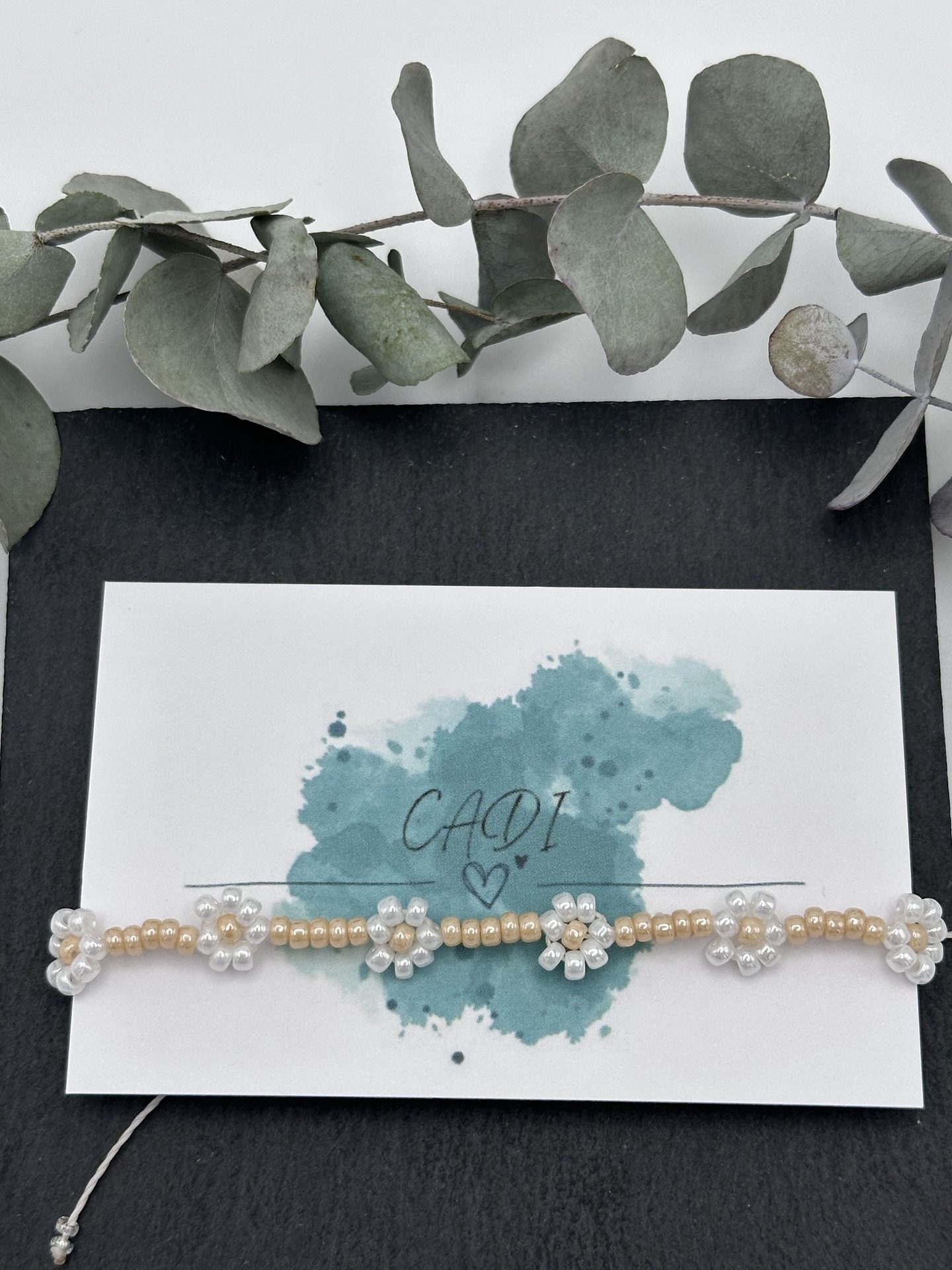 CADI Blumenarmband weiß, handgemacht in Klagenfurt
