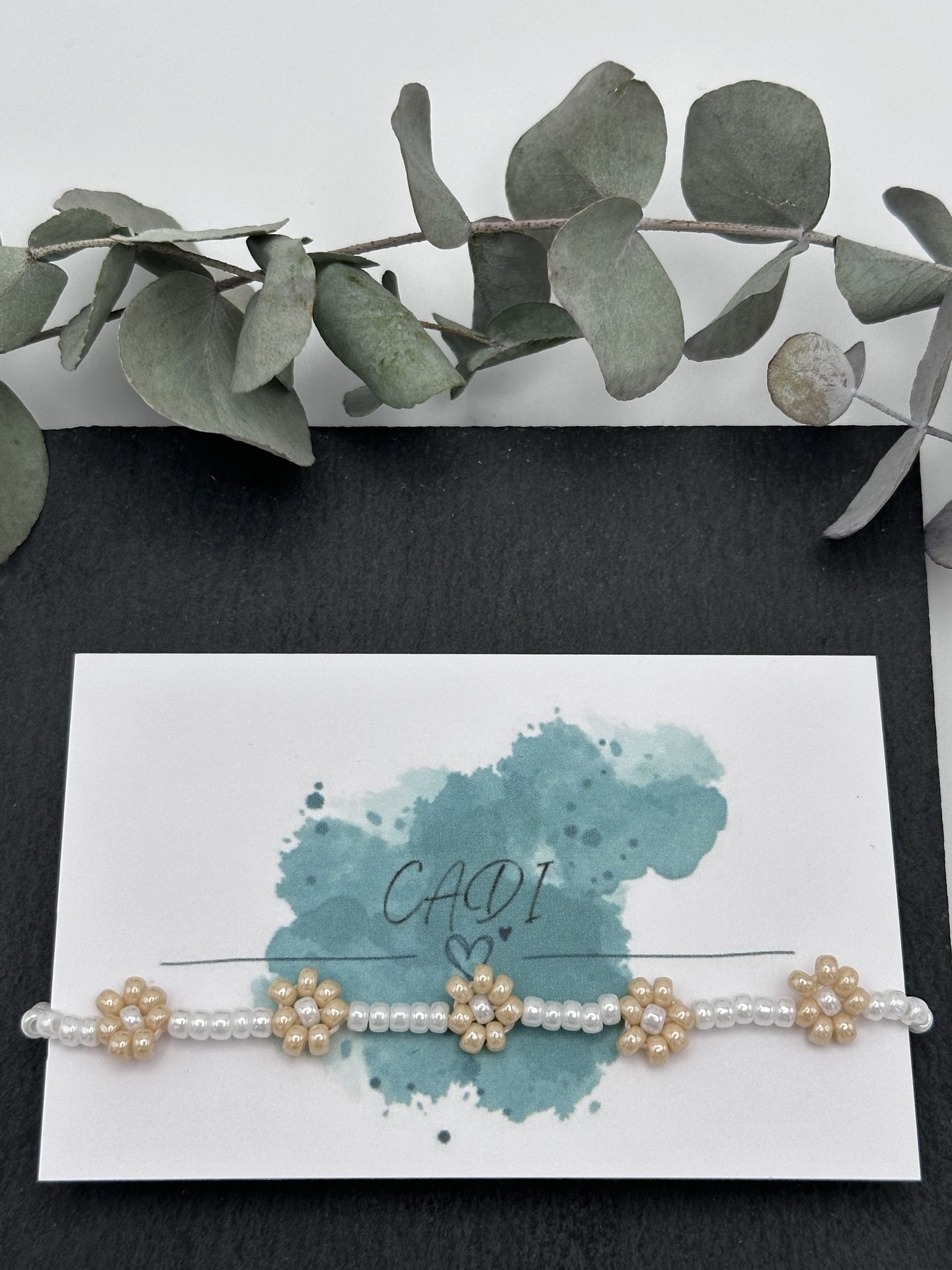 CADI Blumenarmband beige, weiß, handgemacht in Klagenfurt, Blossom