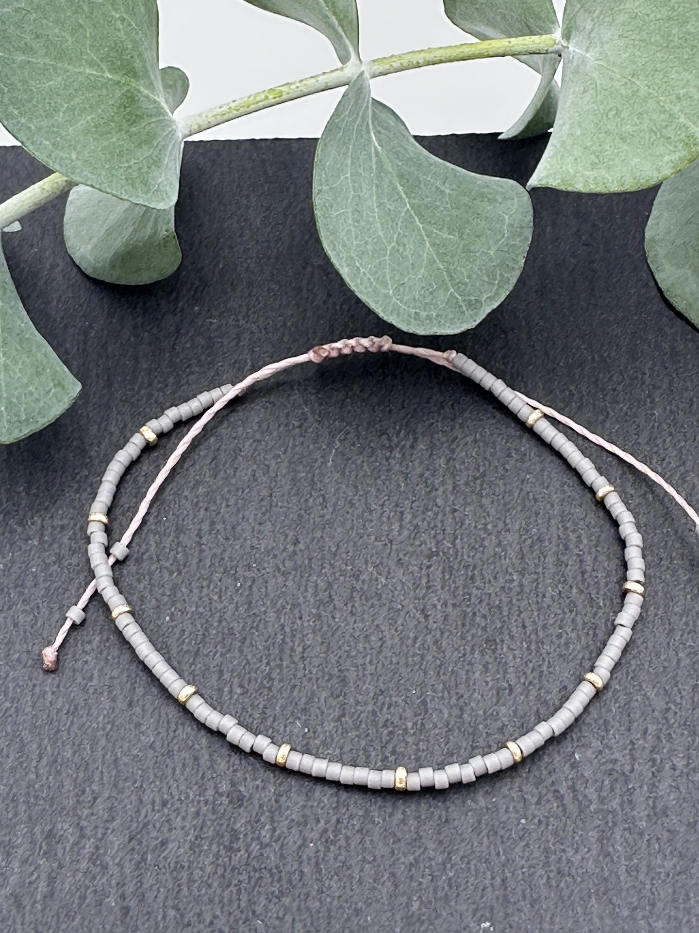 Armband Cadi Miyuki Spacer mittelgrau, Handarbeit aus Kärnten